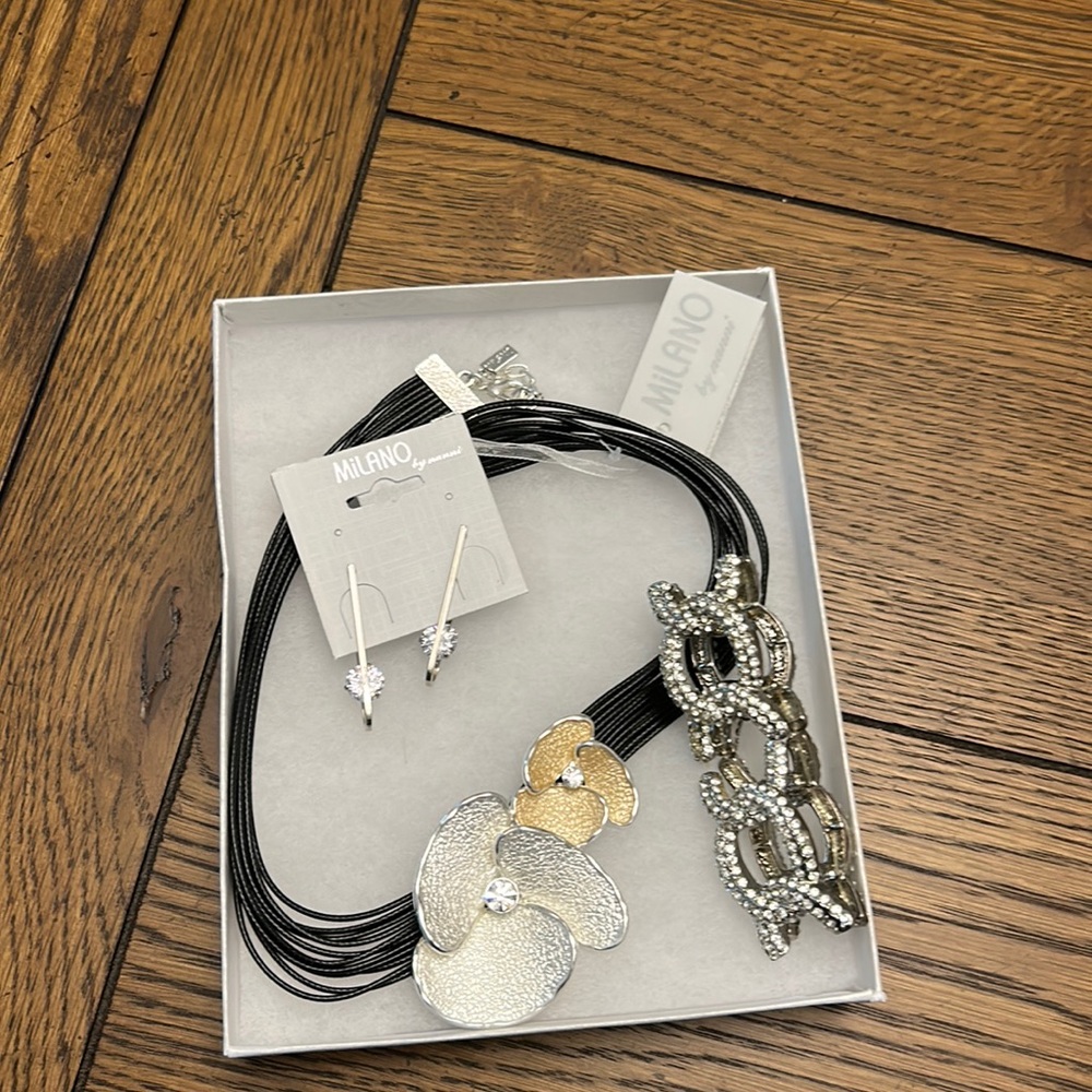 Milano Jewelry Set, new with box